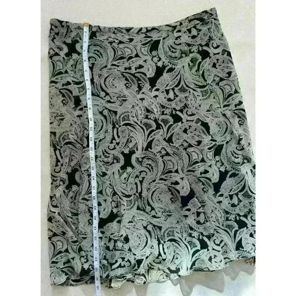 Jones New York Black Emerald GreenPaisley Ruffle Bottom Pleated Skirt Size 6 - Picture 4 of 7